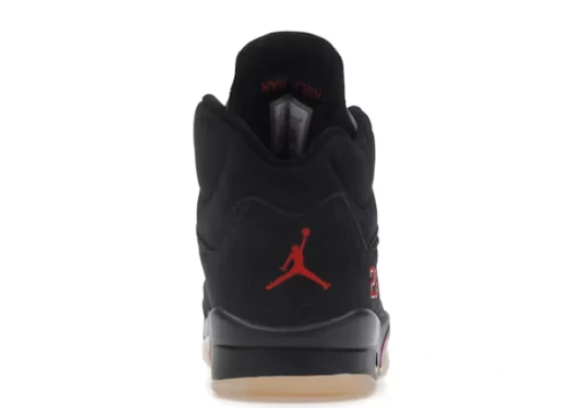 5 DR0092-001 Noir Gore-Tex Retro Off Jordan 0624